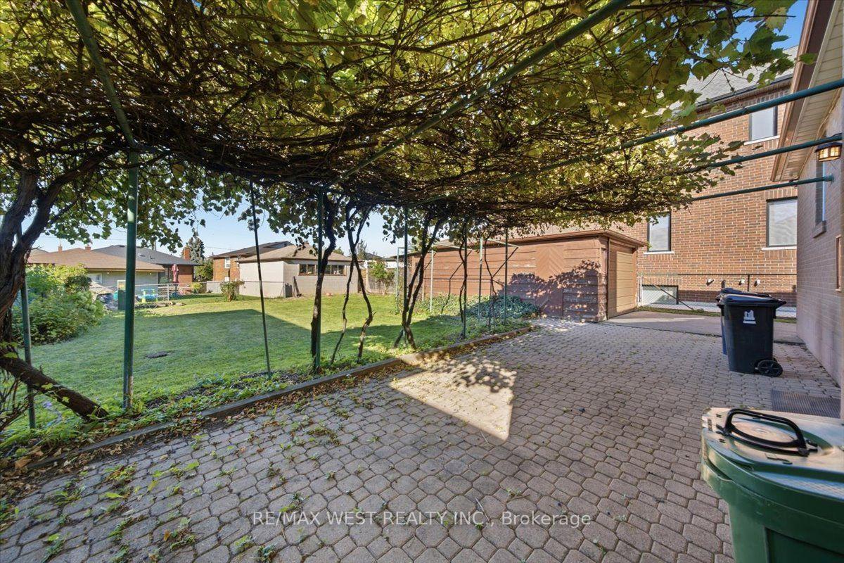 Photo 34 of 198 Rustic Road, North York, Rustic — HOMEH