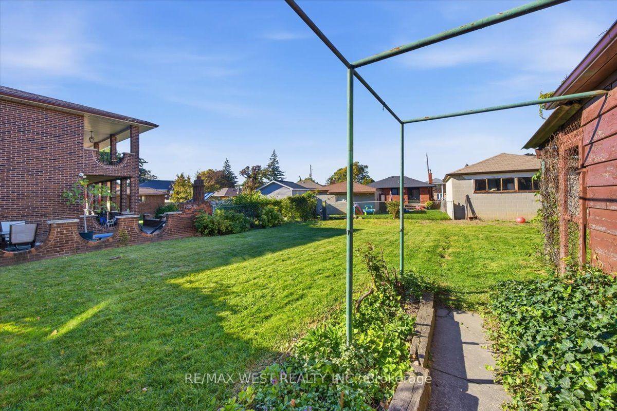 Photo 35 of 198 Rustic Road, North York, Rustic — HOMEH