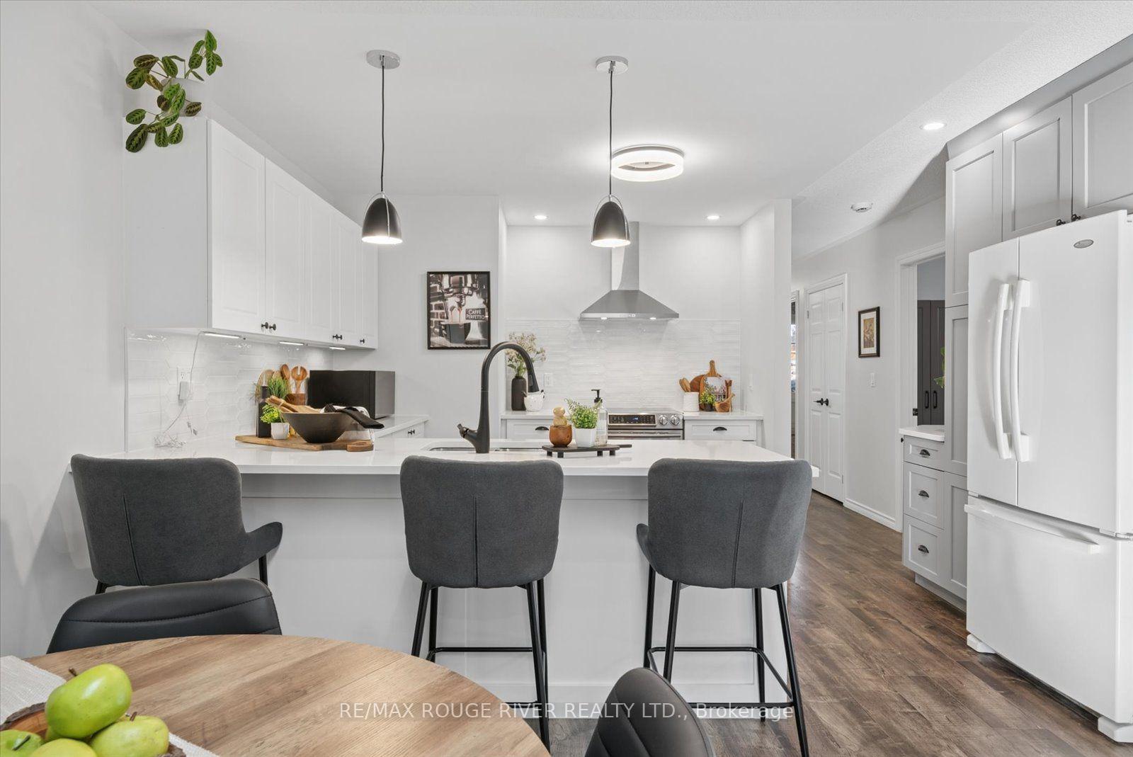 Photo 11 of 10 Talbot Drive, Port Hope — HOMEH