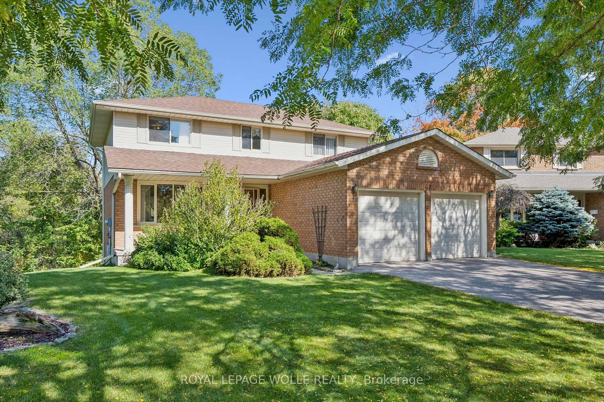 Photo 3 of 42 Mitton Place, Kitchener, Brigadoon — HOMEH