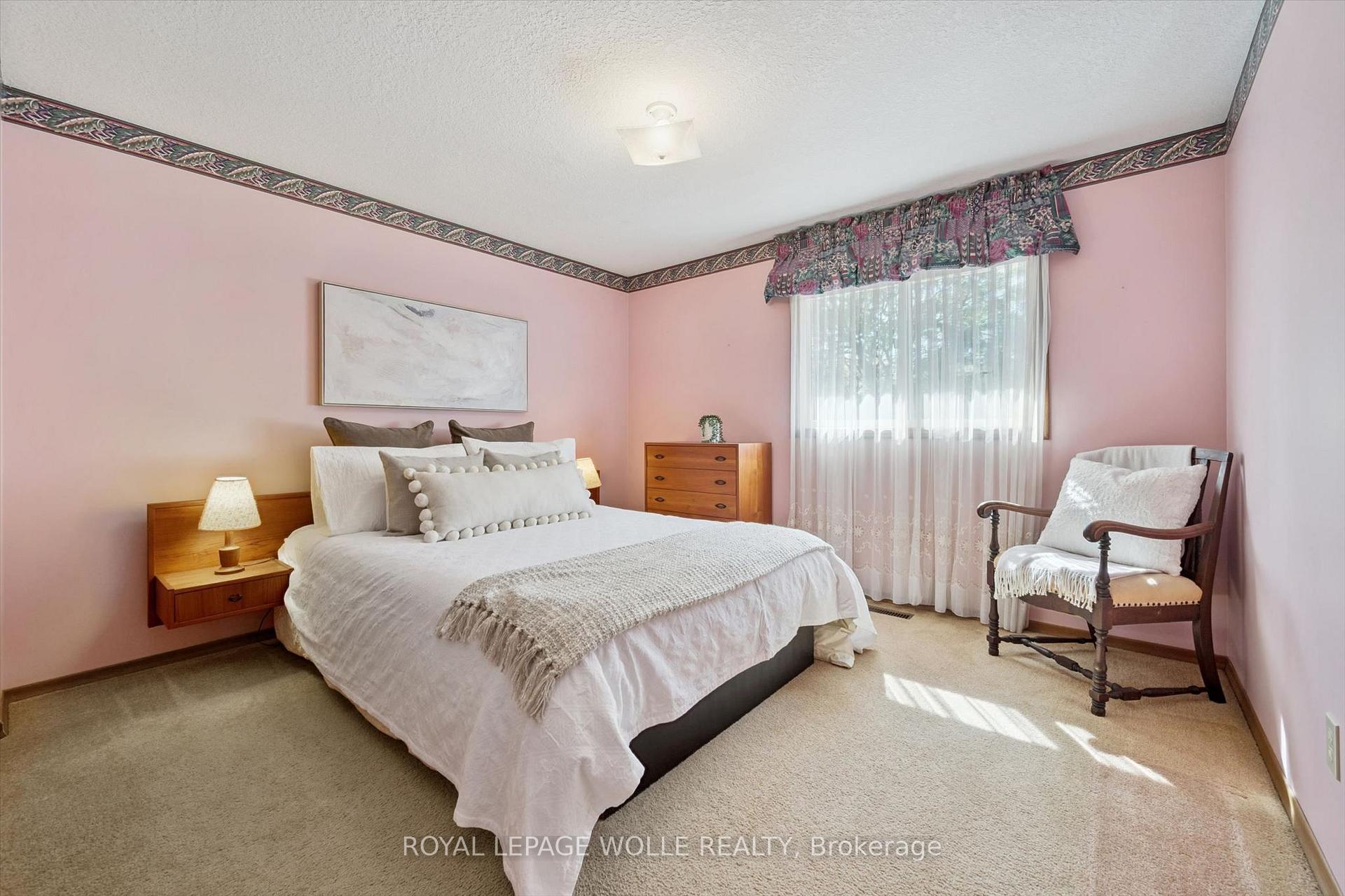 Photo 29 of 42 Mitton Place, Kitchener, Brigadoon — HOMEH