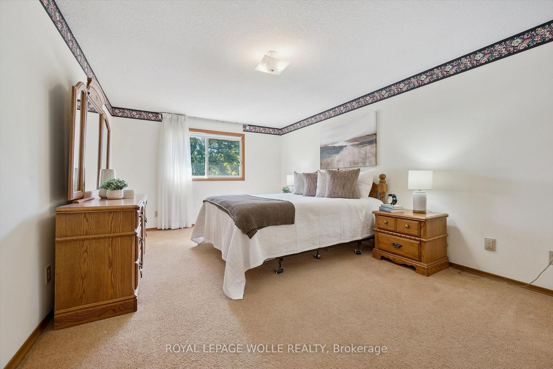 Photo 32 of 42 Mitton Place, Kitchener, Brigadoon — HOMEH