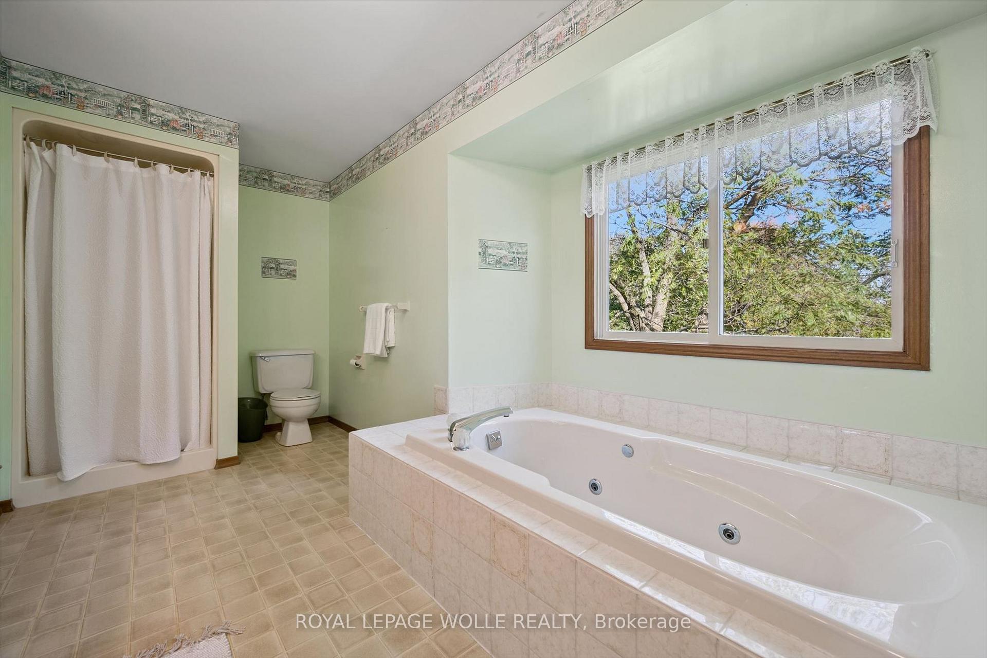 Photo 35 of 42 Mitton Place, Kitchener, Brigadoon — HOMEH