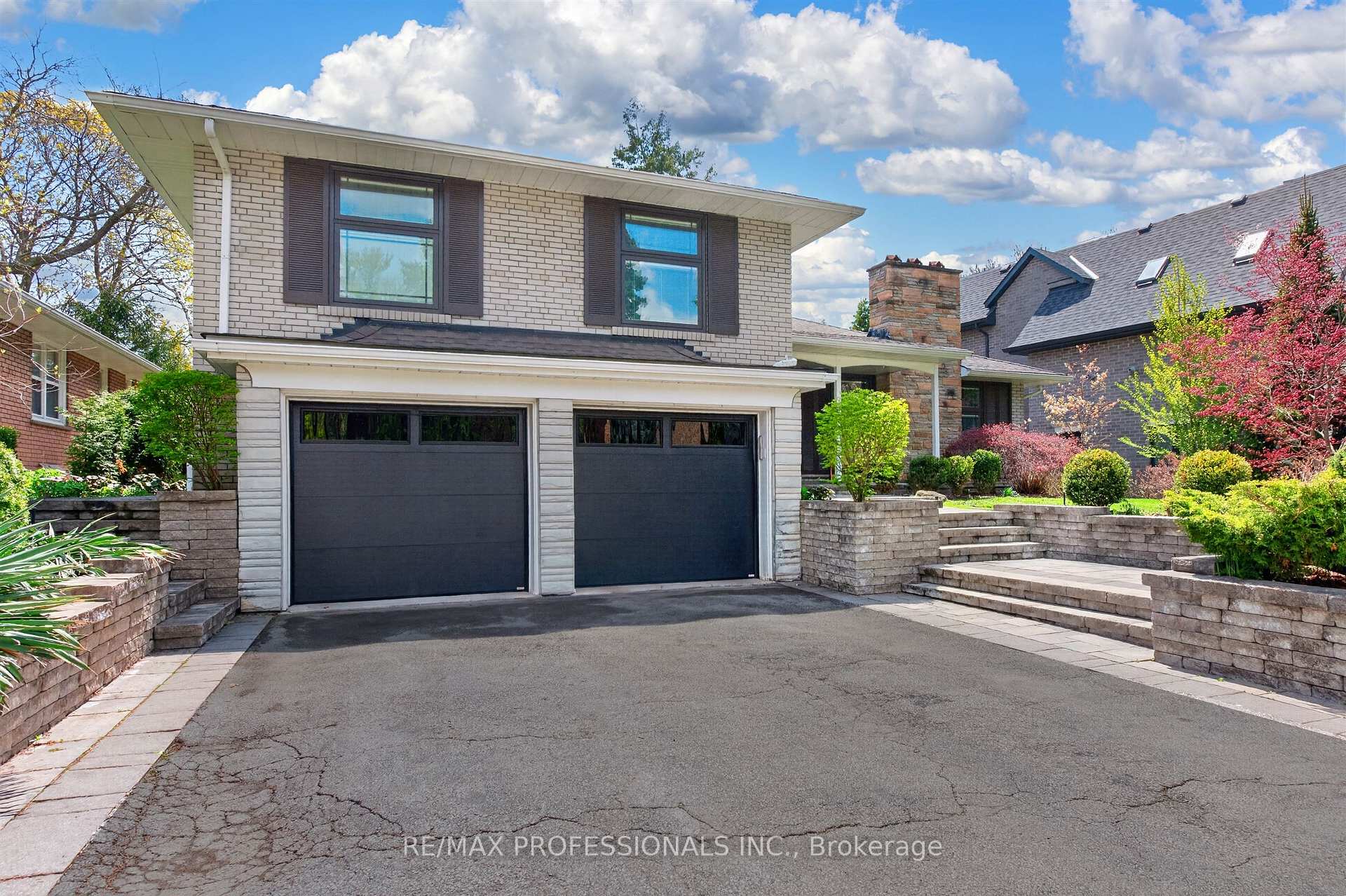 Photo 2 of 64 Ravensbourne Crescent, Etobicoke, Princess-Rosethorn — HOMEH
