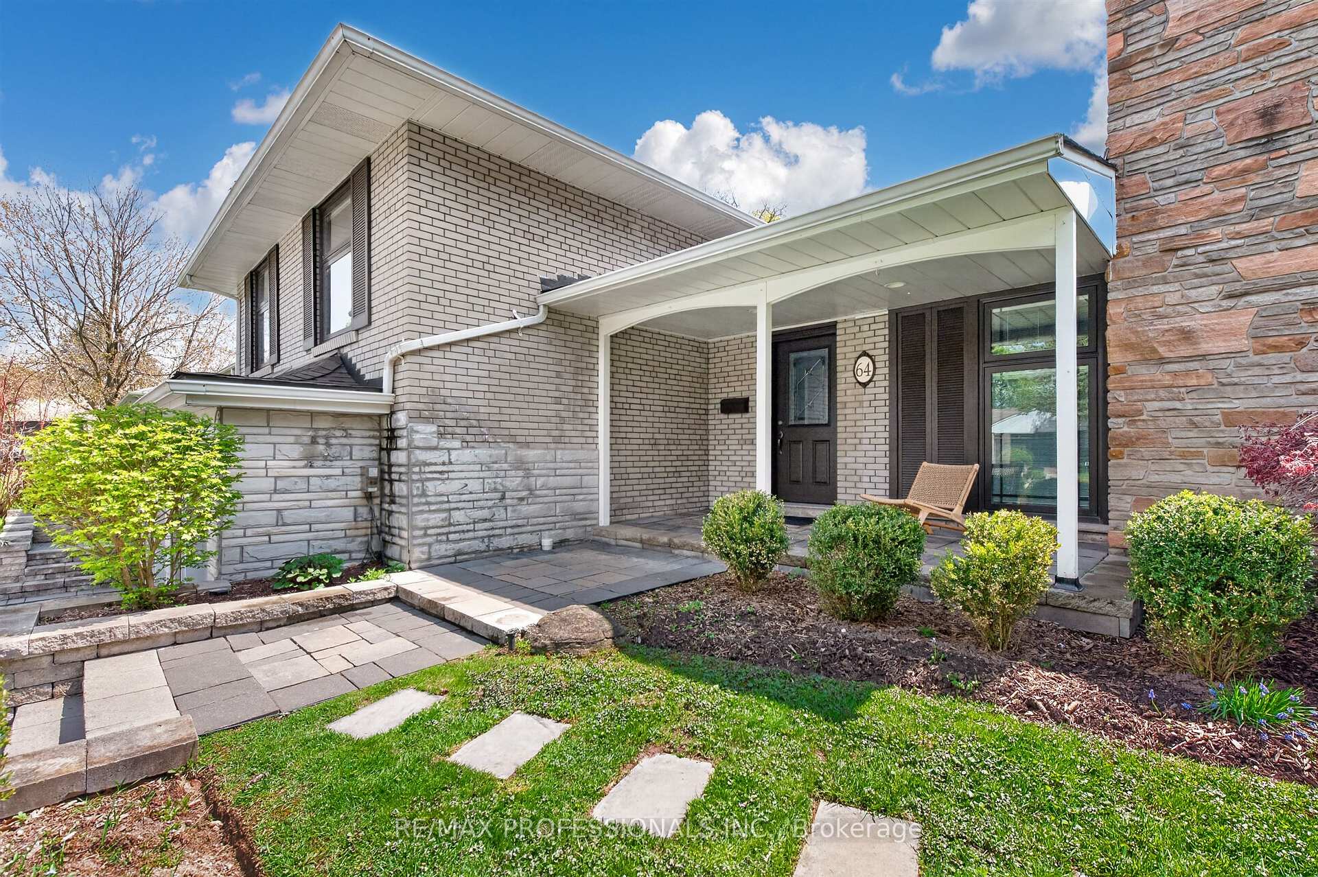 Photo 3 of 64 Ravensbourne Crescent, Etobicoke, Princess-Rosethorn — HOMEH