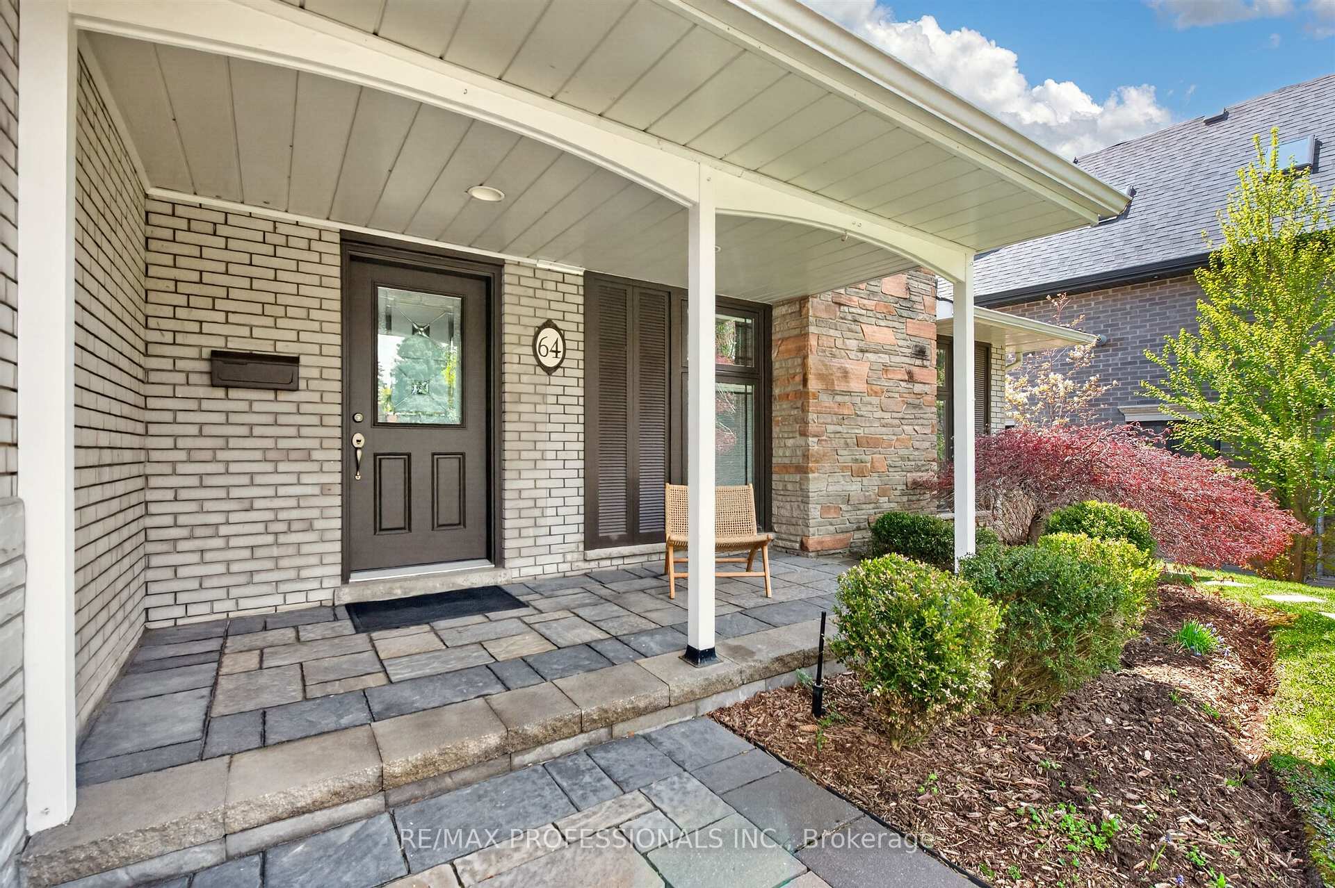 Photo 4 of 64 Ravensbourne Crescent, Etobicoke, Princess-Rosethorn — HOMEH
