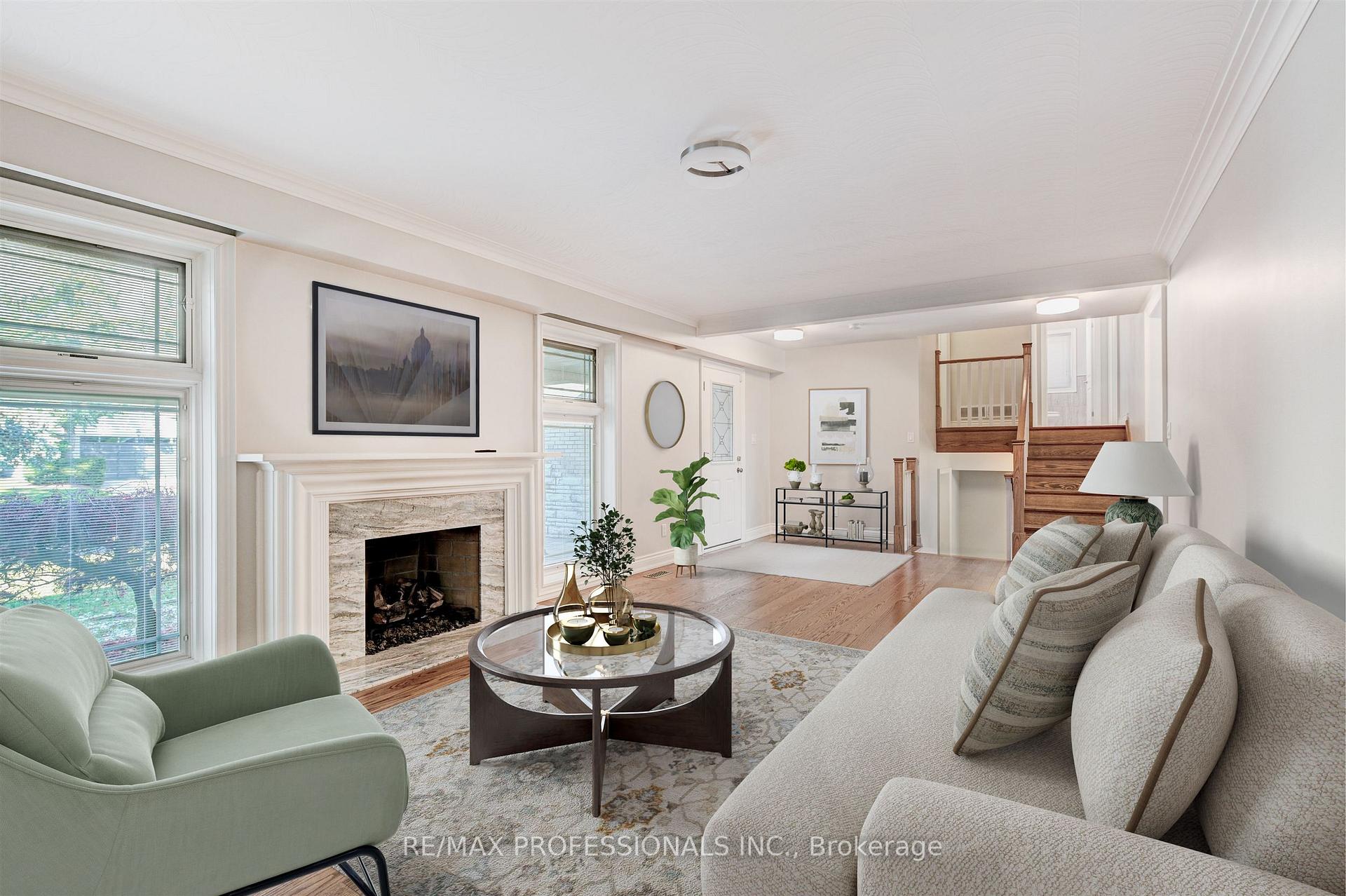 Photo 5 of 64 Ravensbourne Crescent, Etobicoke, Princess-Rosethorn — HOMEH