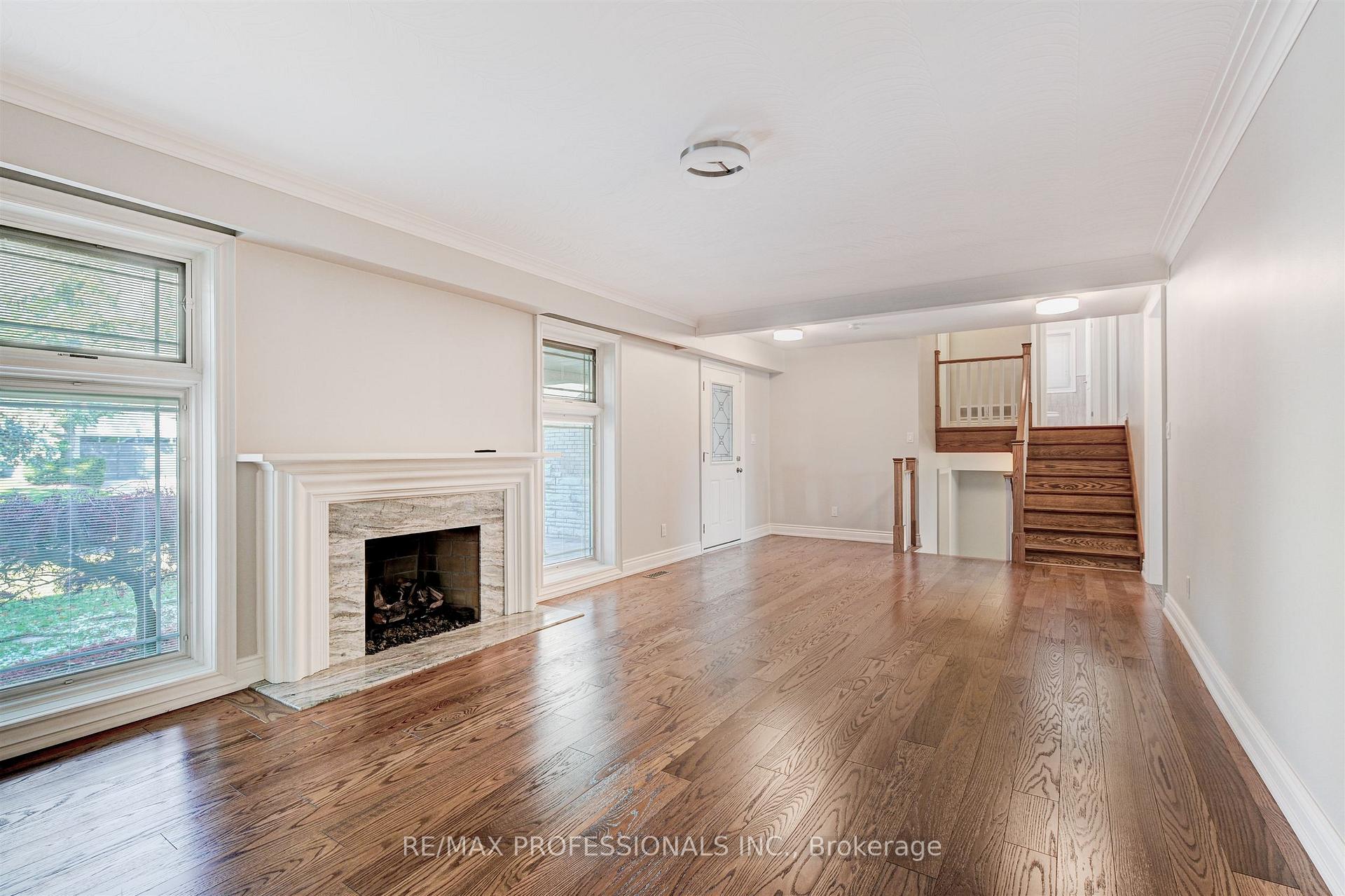 Photo 6 of 64 Ravensbourne Crescent, Etobicoke, Princess-Rosethorn — HOMEH