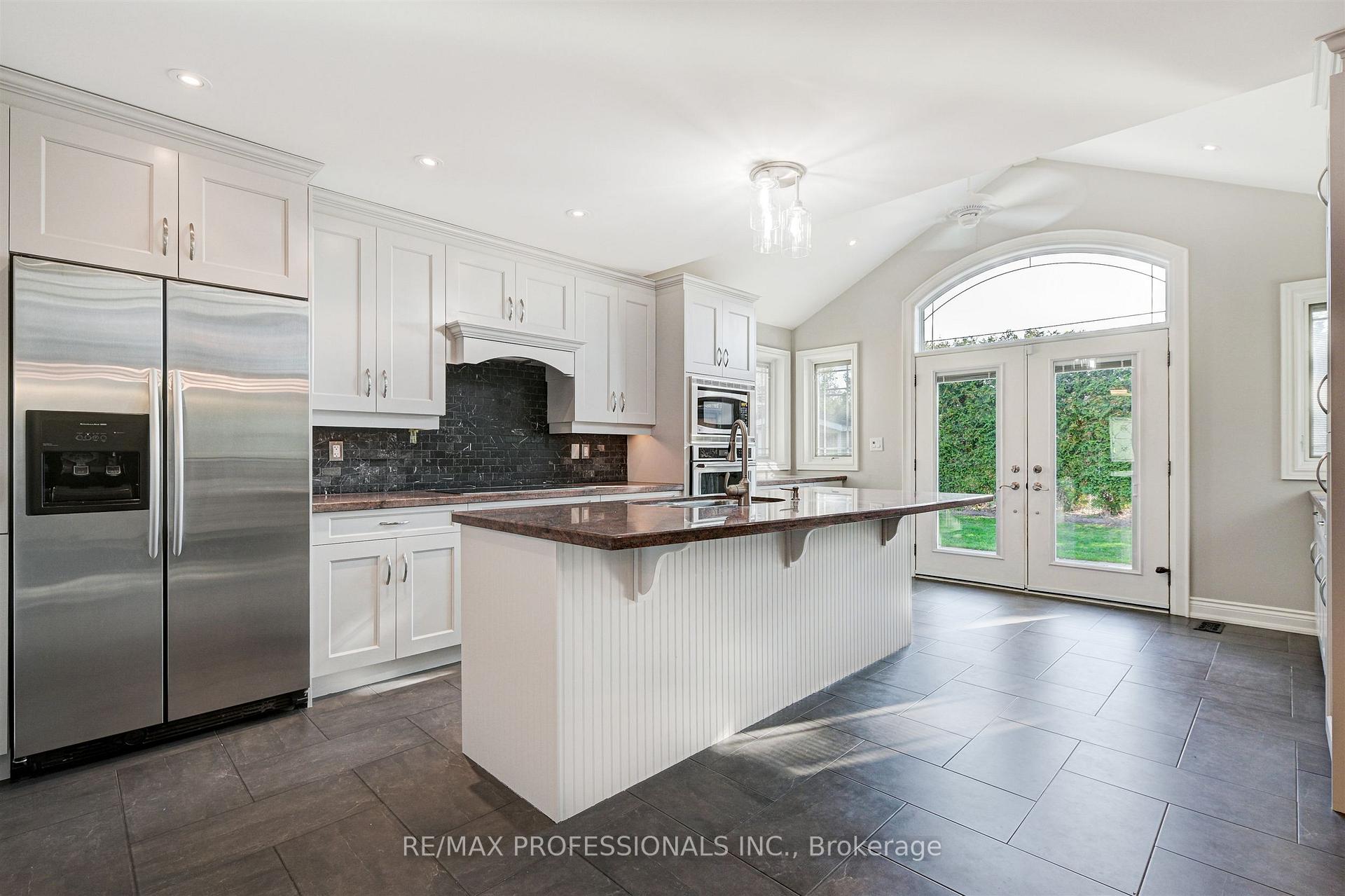 Photo 8 of 64 Ravensbourne Crescent, Etobicoke, Princess-Rosethorn — HOMEH