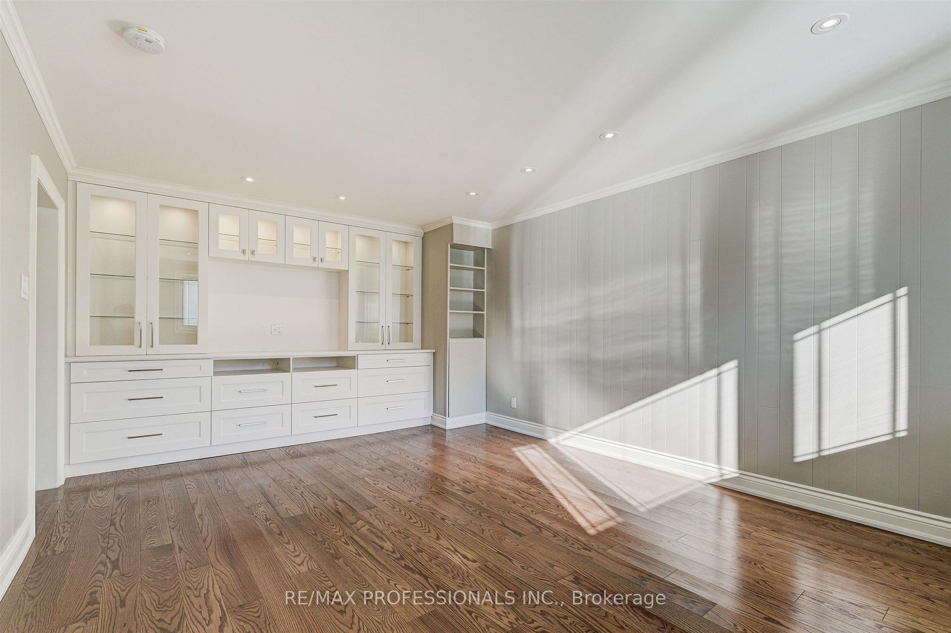 Photo 11 of 64 Ravensbourne Crescent, Etobicoke, Princess-Rosethorn — HOMEH
