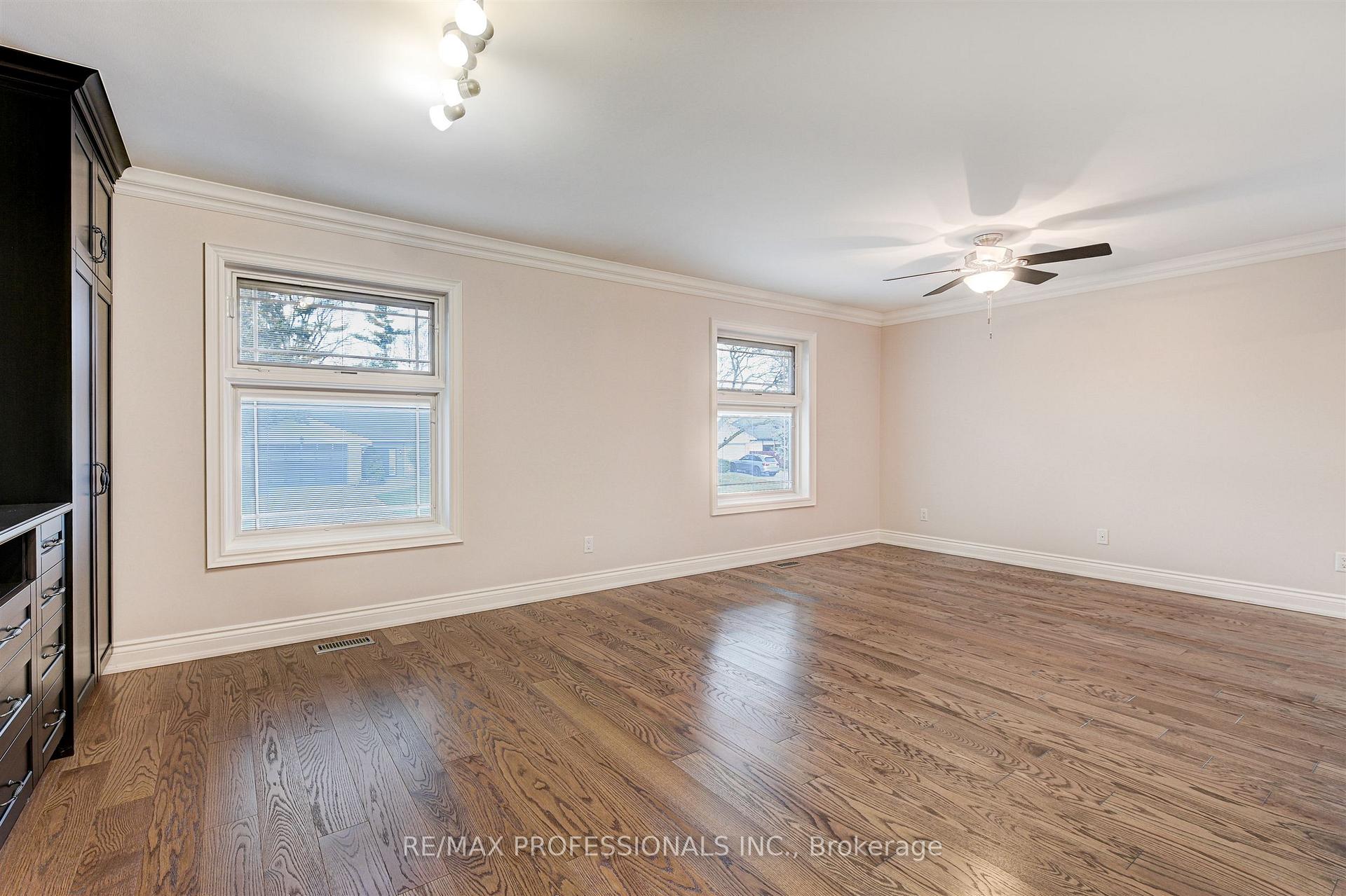 Photo 13 of 64 Ravensbourne Crescent, Etobicoke, Princess-Rosethorn — HOMEH