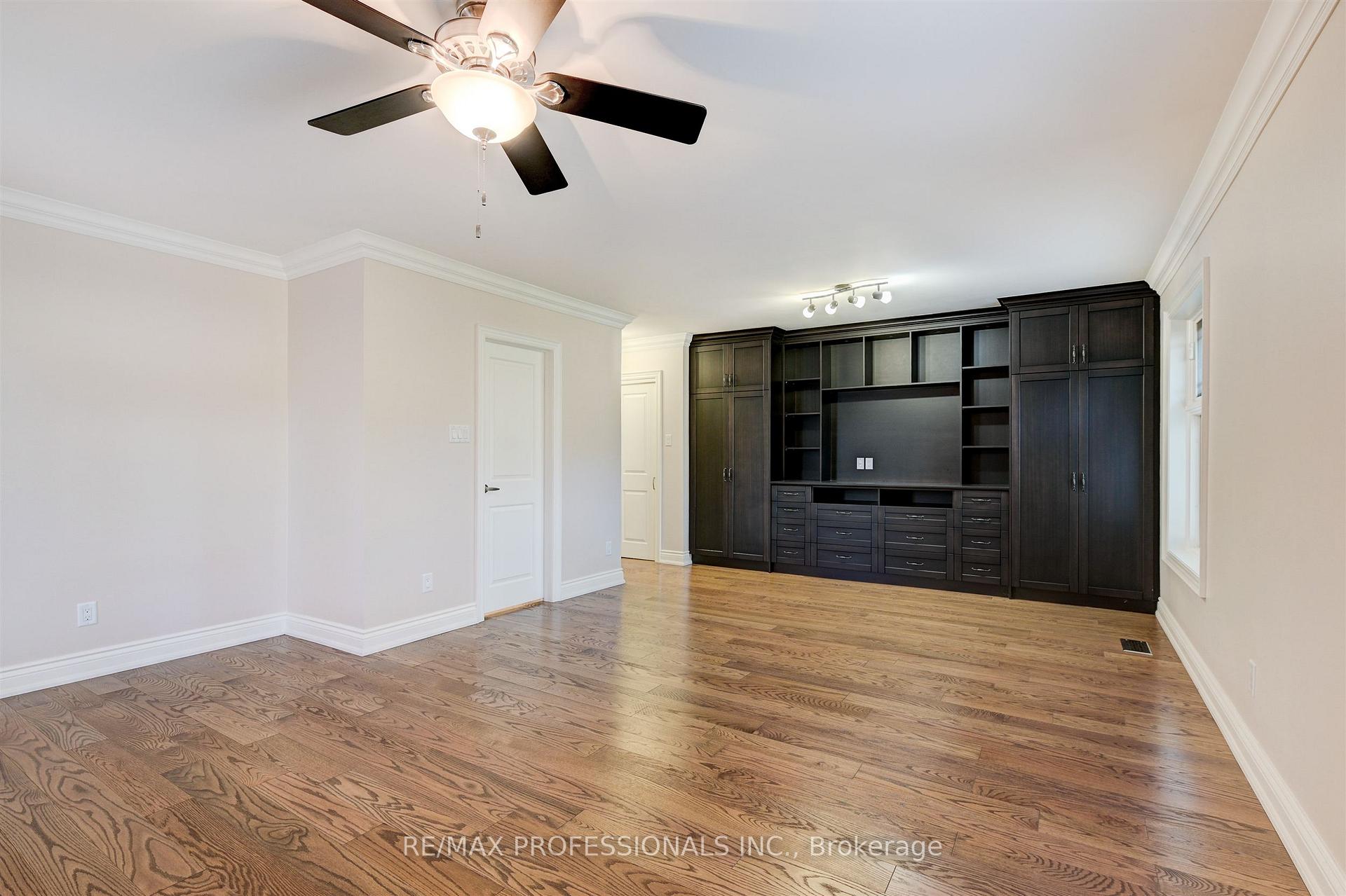 Photo 14 of 64 Ravensbourne Crescent, Etobicoke, Princess-Rosethorn — HOMEH