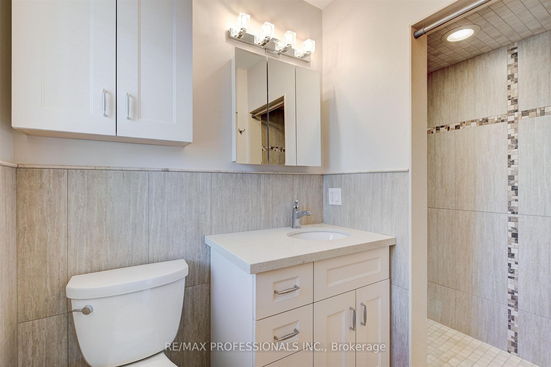 Photo 15 of 64 Ravensbourne Crescent, Etobicoke, Princess-Rosethorn — HOMEH