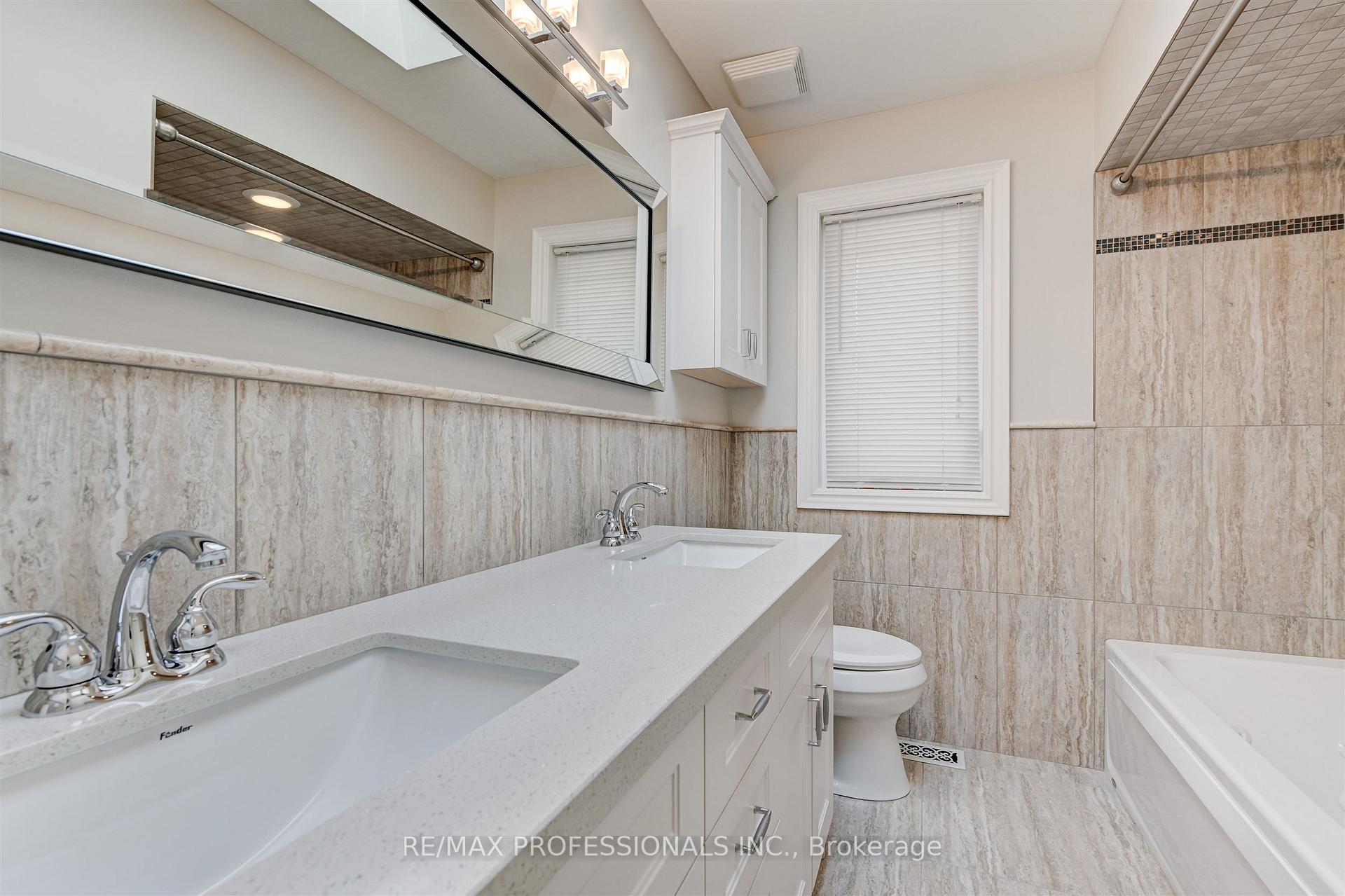 Photo 18 of 64 Ravensbourne Crescent, Etobicoke, Princess-Rosethorn — HOMEH