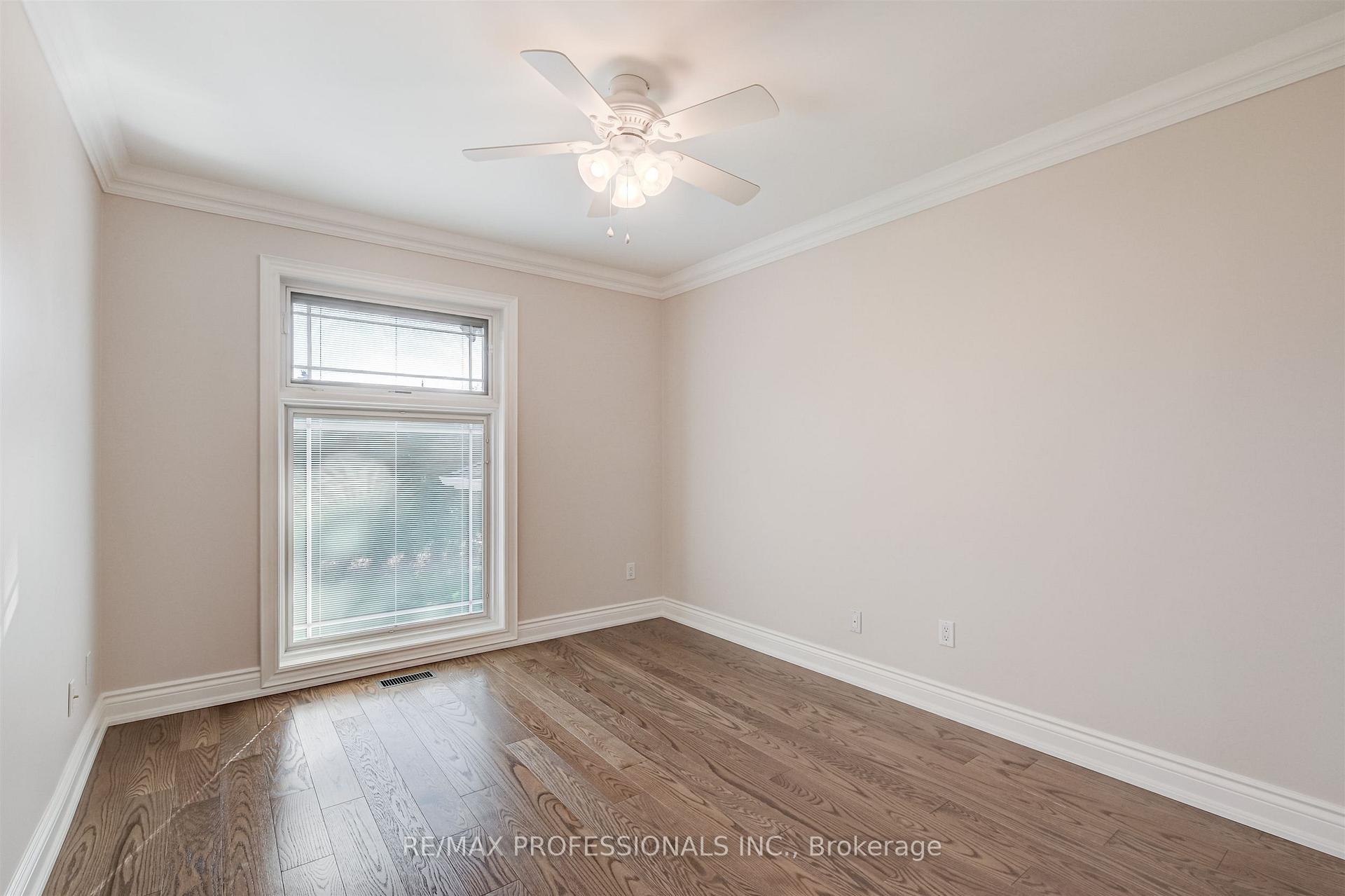 Photo 17 of 64 Ravensbourne Crescent, Etobicoke, Princess-Rosethorn — HOMEH