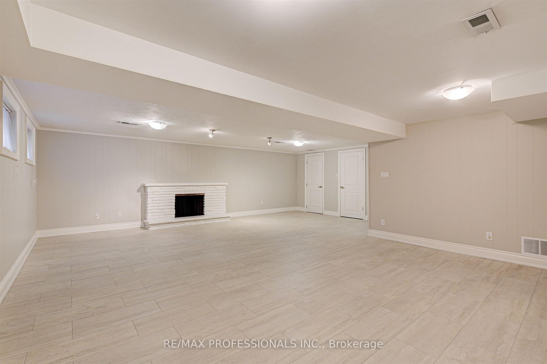 Photo 20 of 64 Ravensbourne Crescent, Etobicoke, Princess-Rosethorn — HOMEH