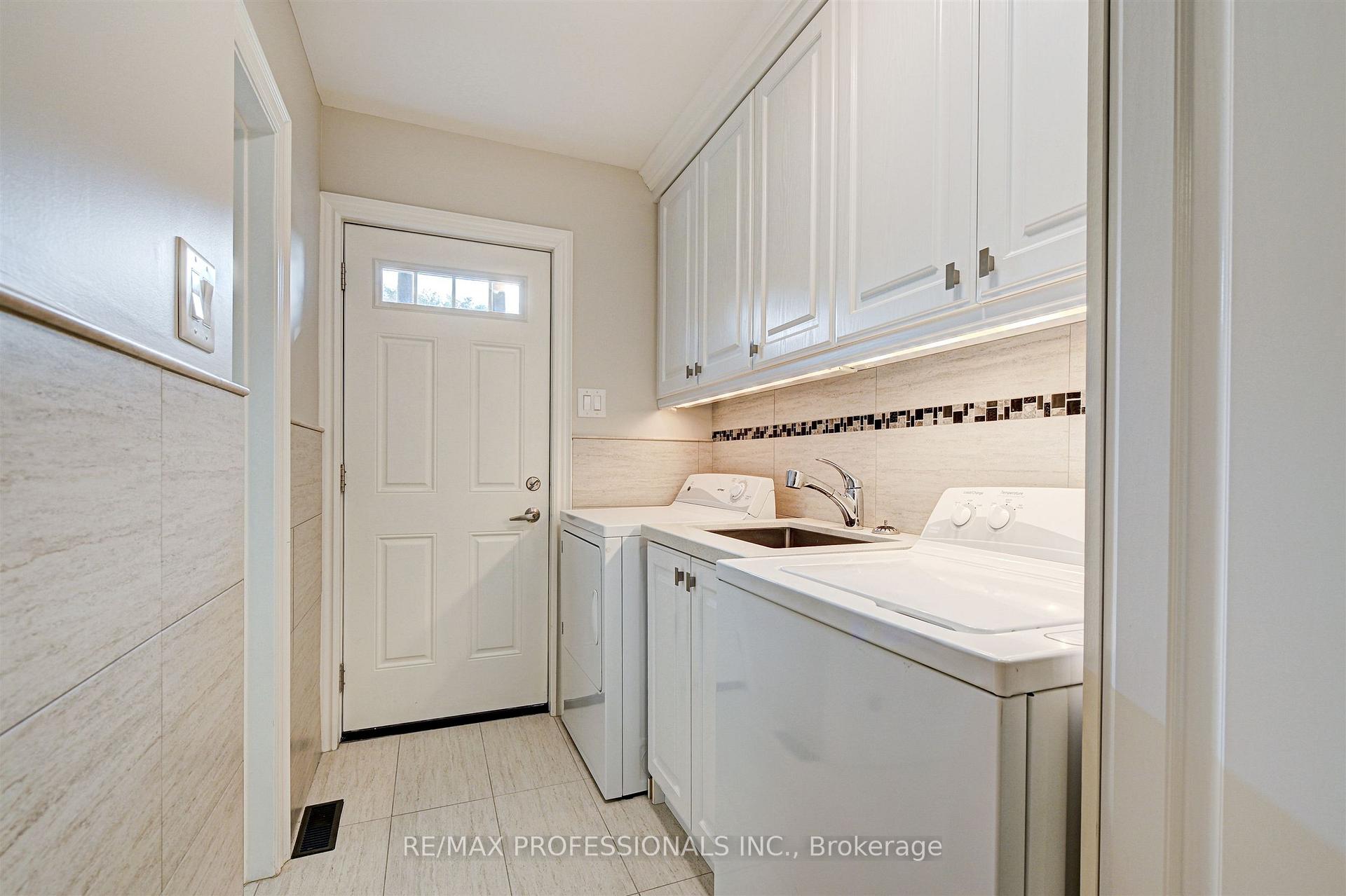 Photo 21 of 64 Ravensbourne Crescent, Etobicoke, Princess-Rosethorn — HOMEH
