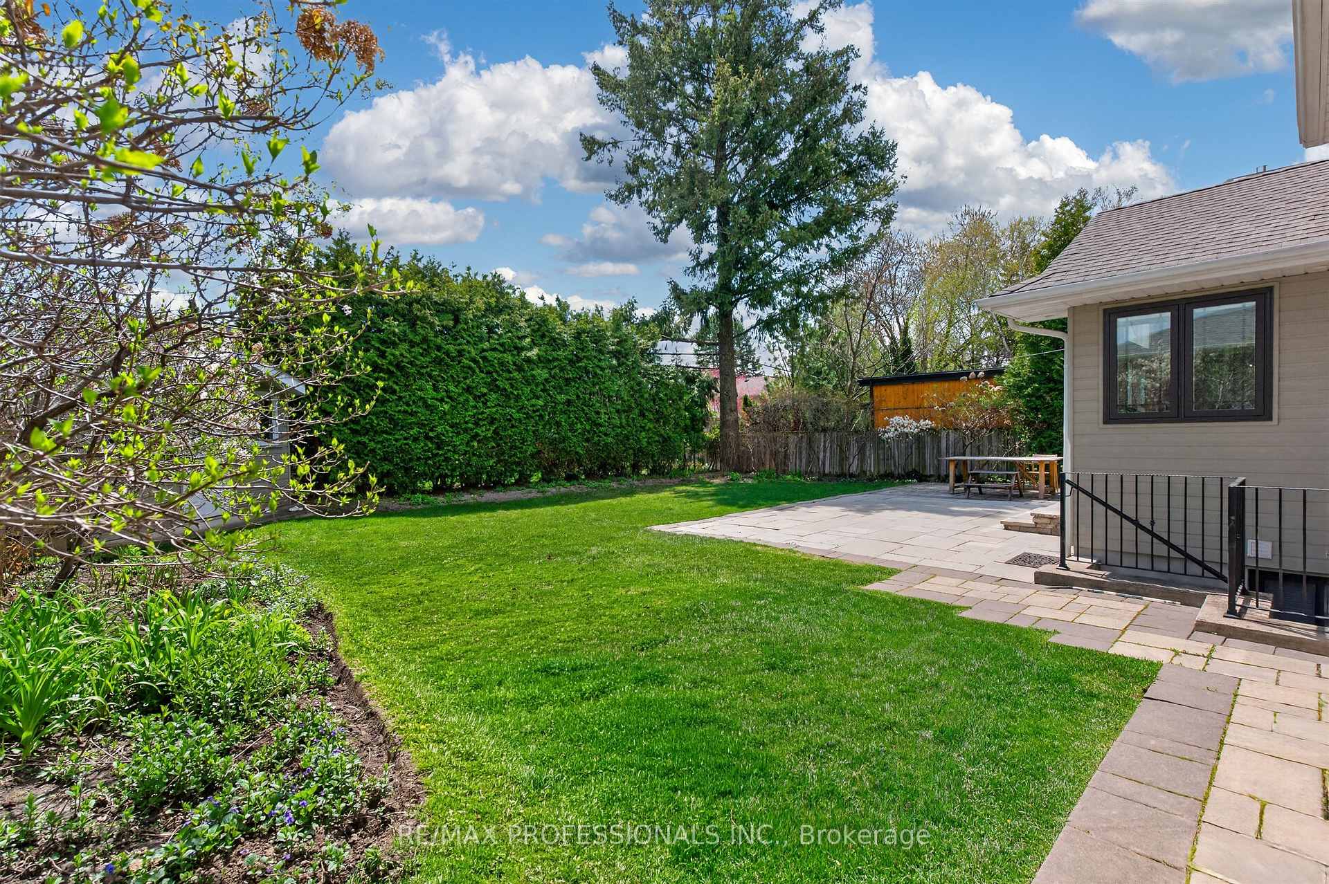 Photo 22 of 64 Ravensbourne Crescent, Etobicoke, Princess-Rosethorn — HOMEH