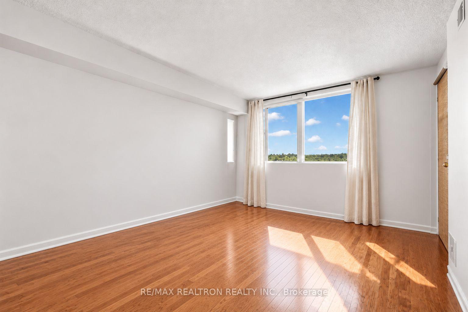 Photo 16 of Unit 1111, 75 Ellen Street, Barrie, City Centre — HOMEH