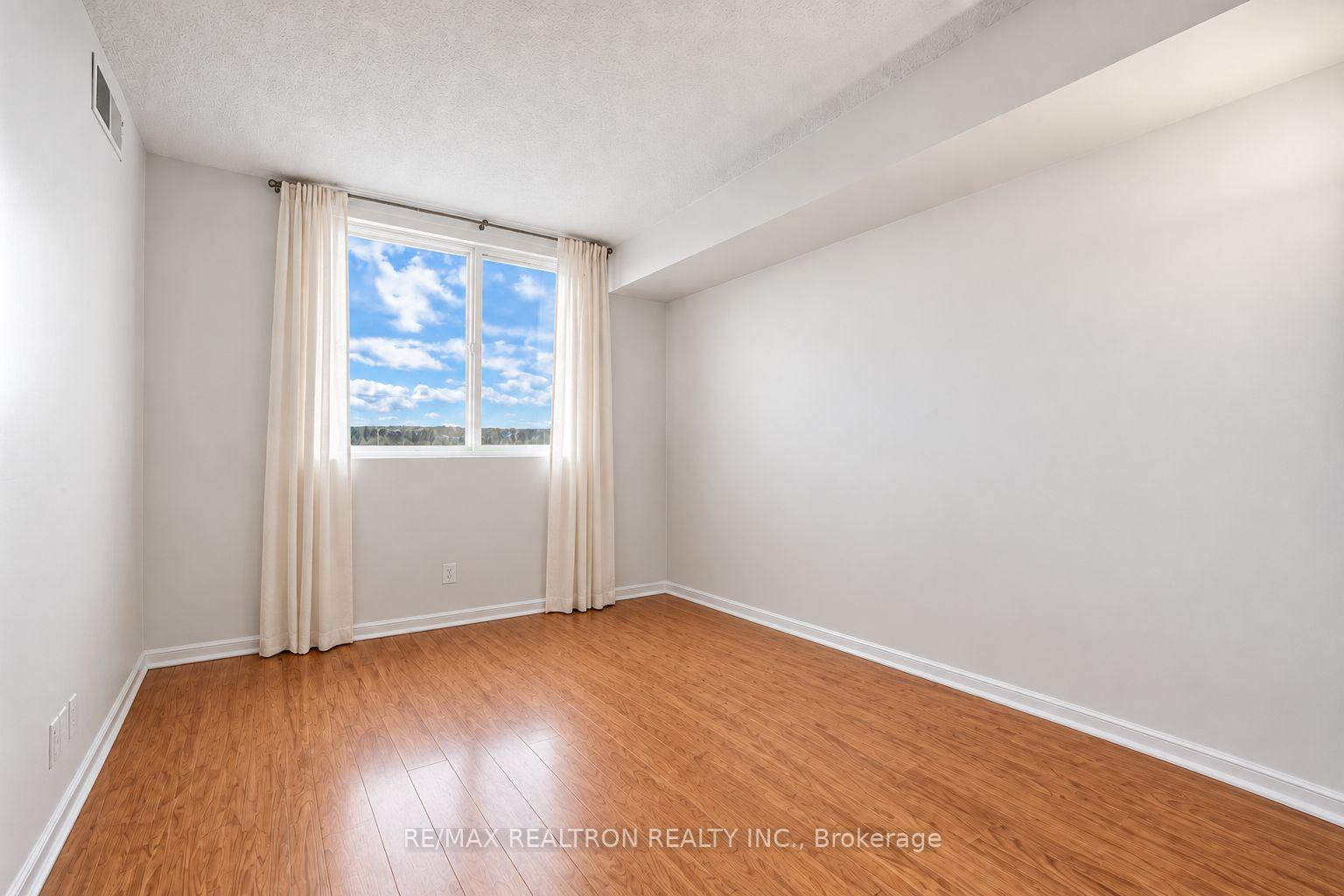Photo 21 of Unit 1111, 75 Ellen Street, Barrie, City Centre — HOMEH