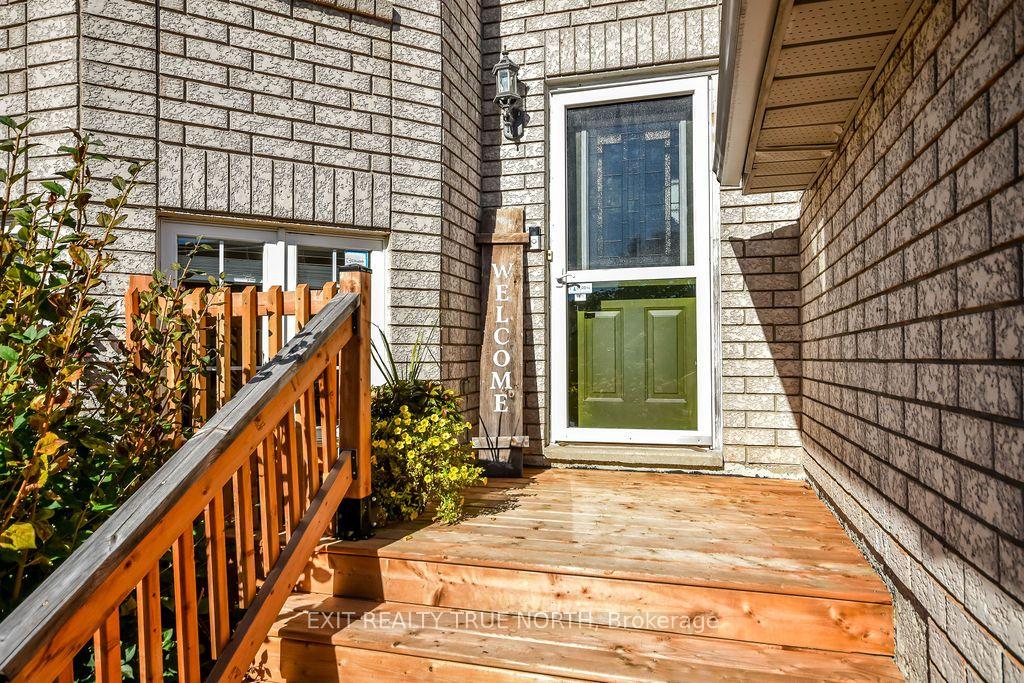 Photo 3 of 35 Marlow Circle, Springwater, Hillsdale — HOMEH