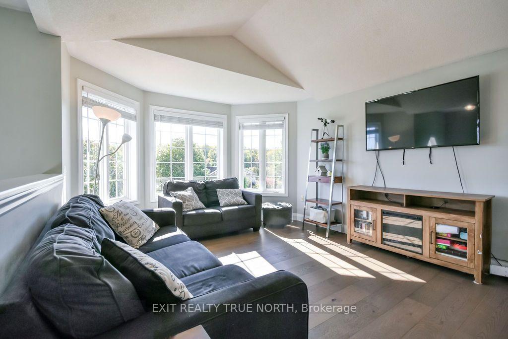 Photo 4 of 35 Marlow Circle, Springwater, Hillsdale — HOMEH