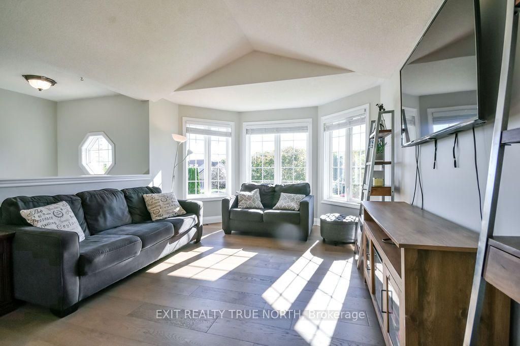 Photo 5 of 35 Marlow Circle, Springwater, Hillsdale — HOMEH