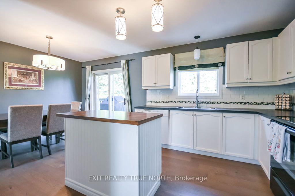 Photo 10 of 35 Marlow Circle, Springwater, Hillsdale — HOMEH