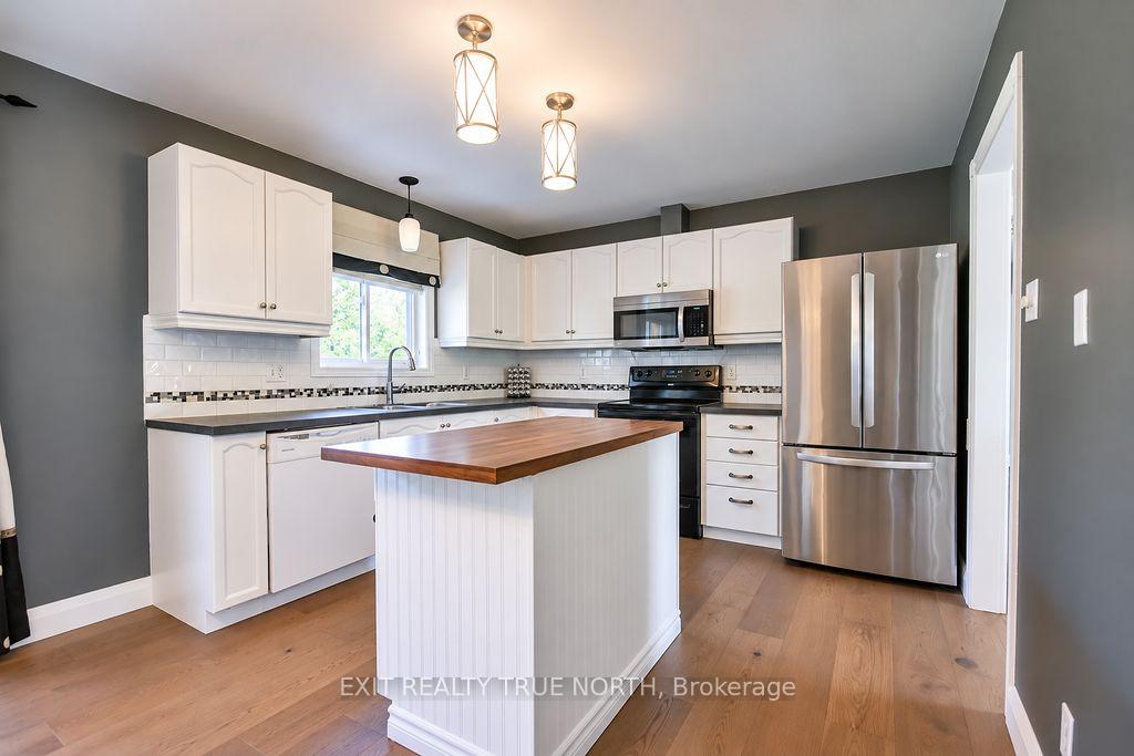Photo 11 of 35 Marlow Circle, Springwater, Hillsdale — HOMEH
