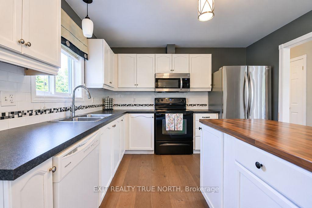 Photo 12 of 35 Marlow Circle, Springwater, Hillsdale — HOMEH