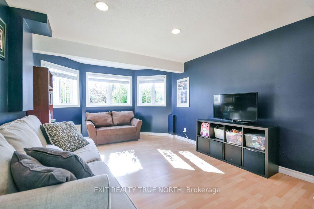 Photo 23 of 35 Marlow Circle, Springwater, Hillsdale — HOMEH