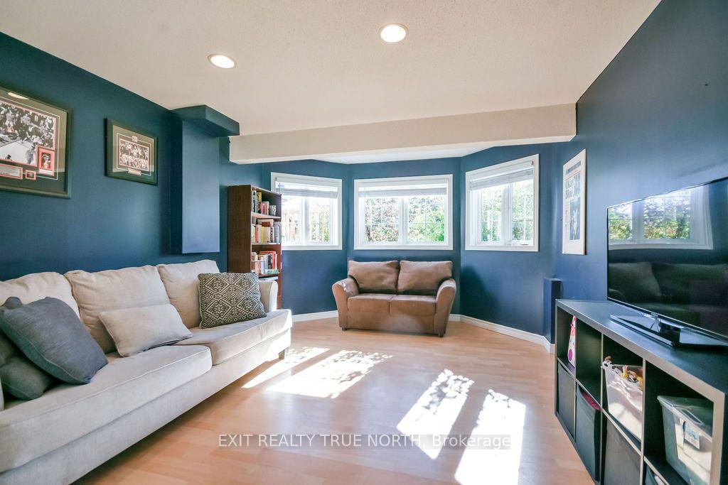 Photo 24 of 35 Marlow Circle, Springwater, Hillsdale — HOMEH