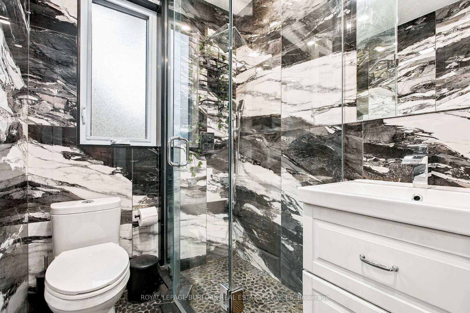 Photo 20 of 960 Shadeland Avenue, Burlington, LaSalle — HOMEH