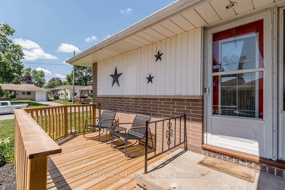 Photo 4 of 23 Downsview Drive, Barrie, Codrington — HOMEH