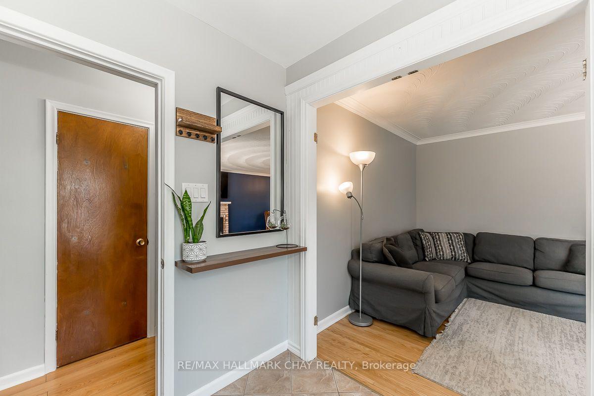 Photo 6 of 23 Downsview Drive, Barrie, Codrington — HOMEH