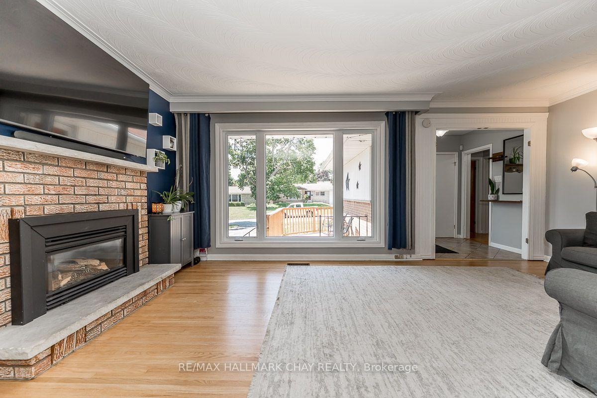 Photo 8 of 23 Downsview Drive, Barrie, Codrington — HOMEH