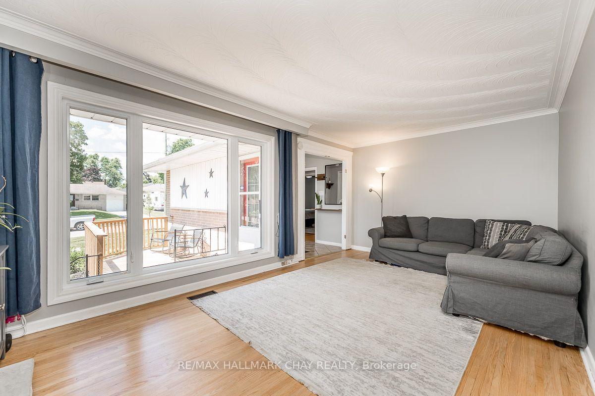 Photo 9 of 23 Downsview Drive, Barrie, Codrington — HOMEH