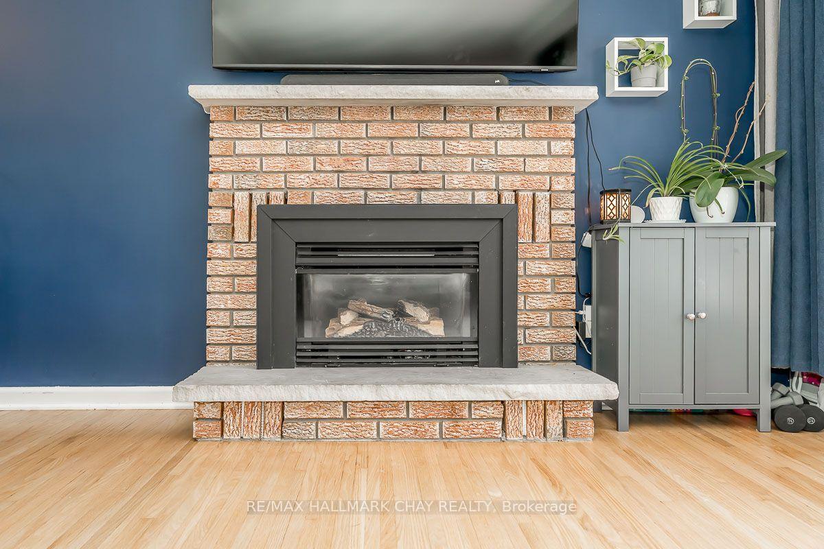 Photo 10 of 23 Downsview Drive, Barrie, Codrington — HOMEH