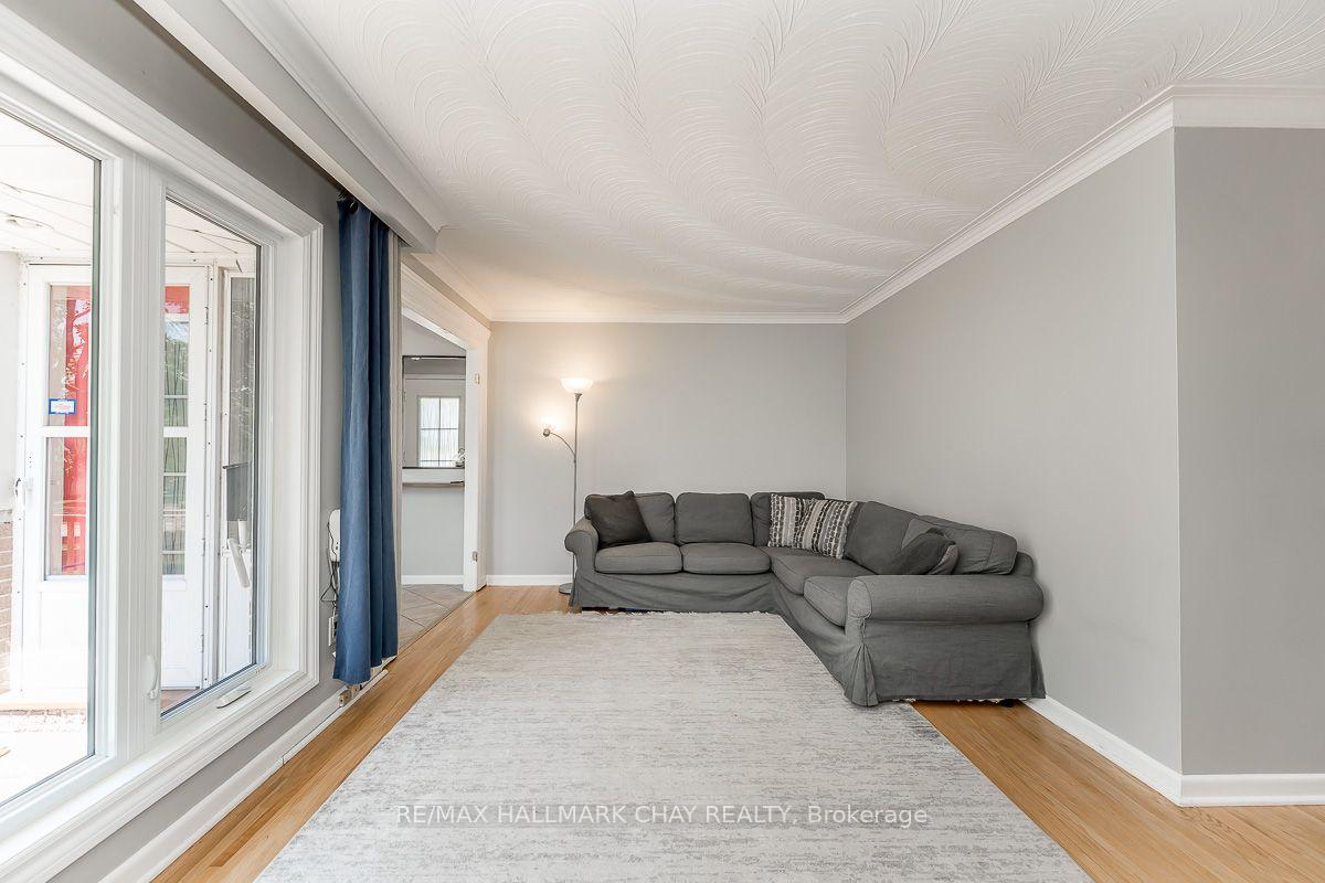 Photo 11 of 23 Downsview Drive, Barrie, Codrington — HOMEH