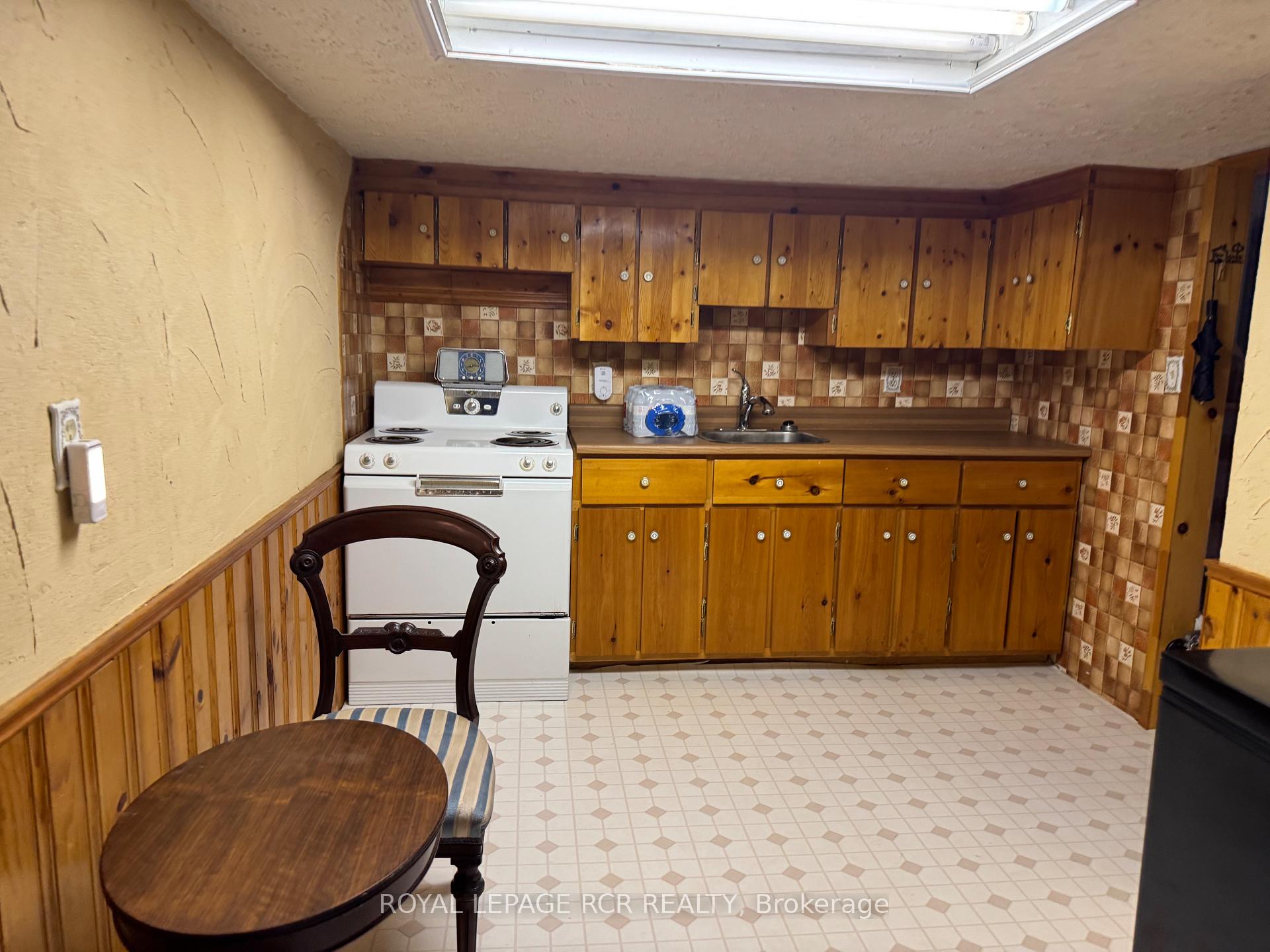 Photo 7 of 82 Mill Street, Richmond Hill, Mill Pond — HOMEH