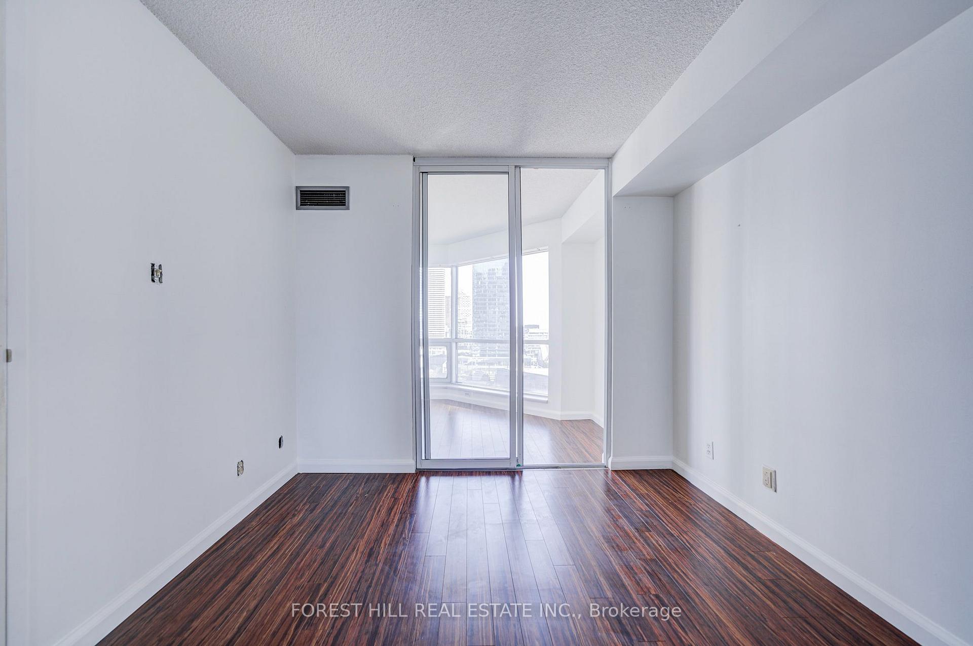 Photo 8 of Unit 1810, 10 Yonge Street, Toronto, Waterfront Communities — HOMEH