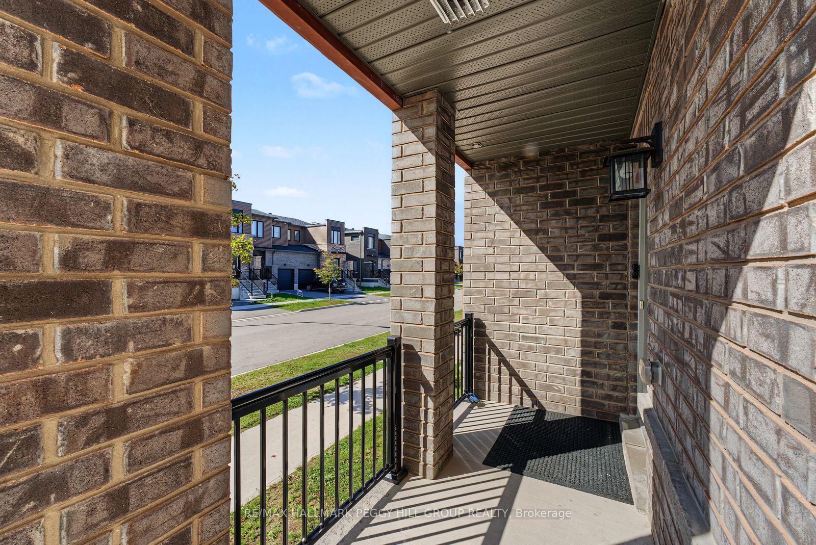 Photo 2 of 11 Turnberry Lane, Barrie, Painswick South — HOMEH