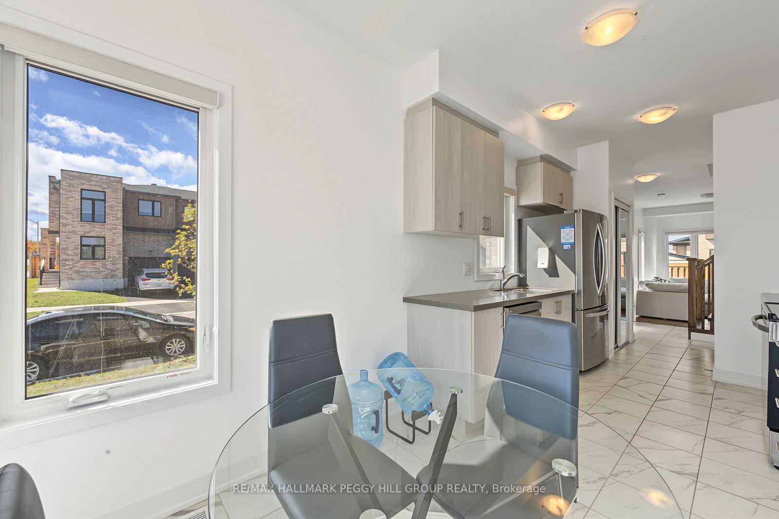 Photo 5 of 11 Turnberry Lane, Barrie, Painswick South — HOMEH