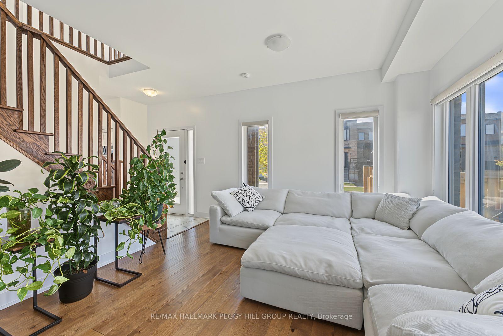 Photo 7 of 11 Turnberry Lane, Barrie, Painswick South — HOMEH