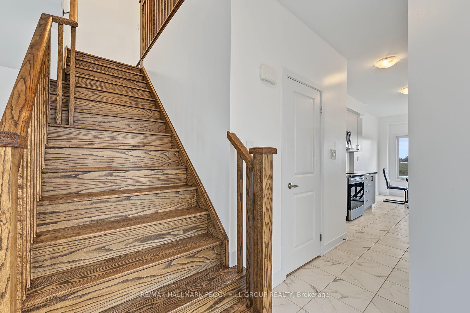 Photo 8 of 11 Turnberry Lane, Barrie, Painswick South — HOMEH