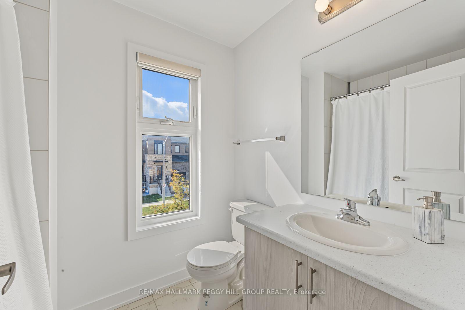 Photo 15 of 11 Turnberry Lane, Barrie, Painswick South — HOMEH