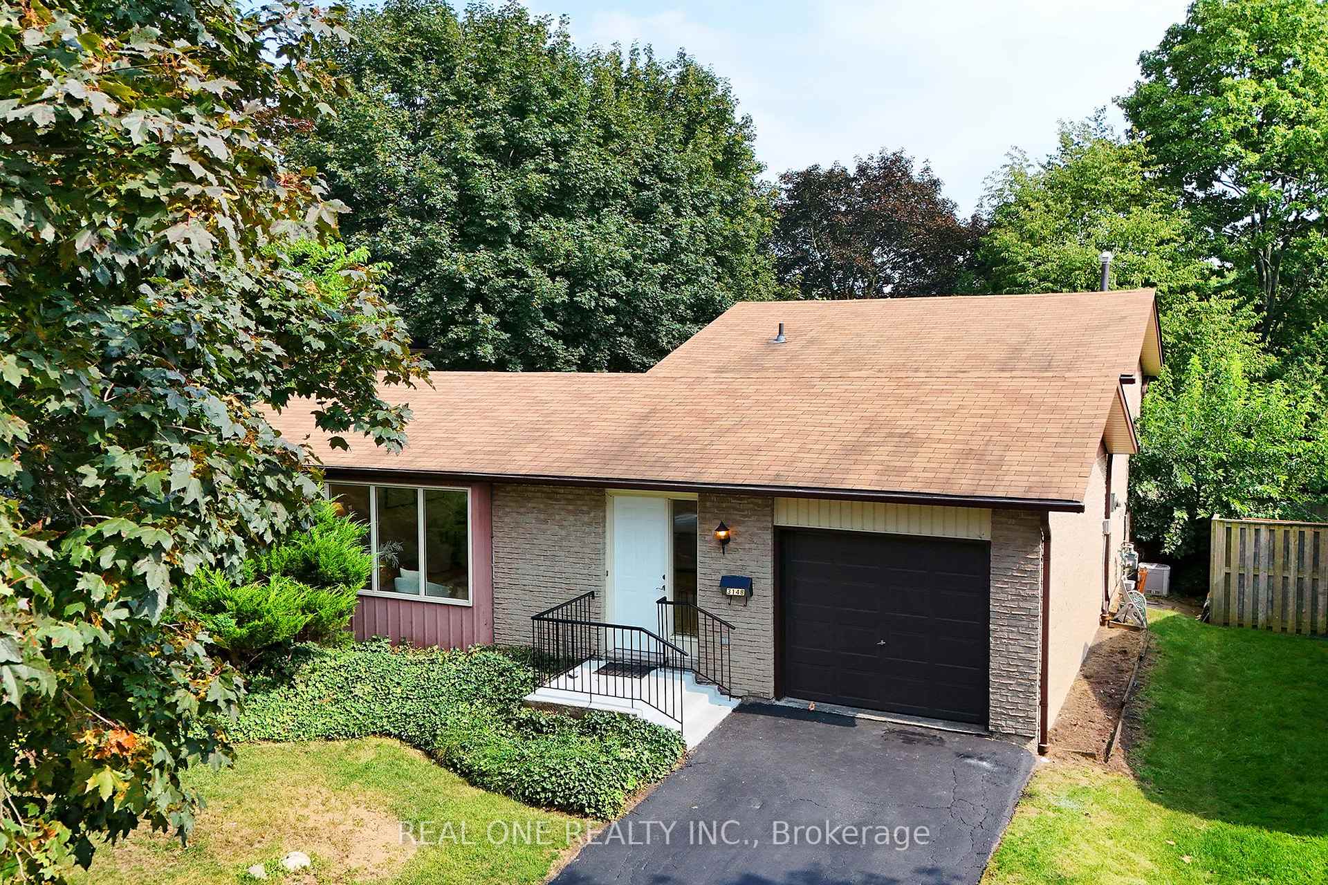 Photo 2 of 3148 Bentworth Drive, Burlington, Palmer — HOMEH