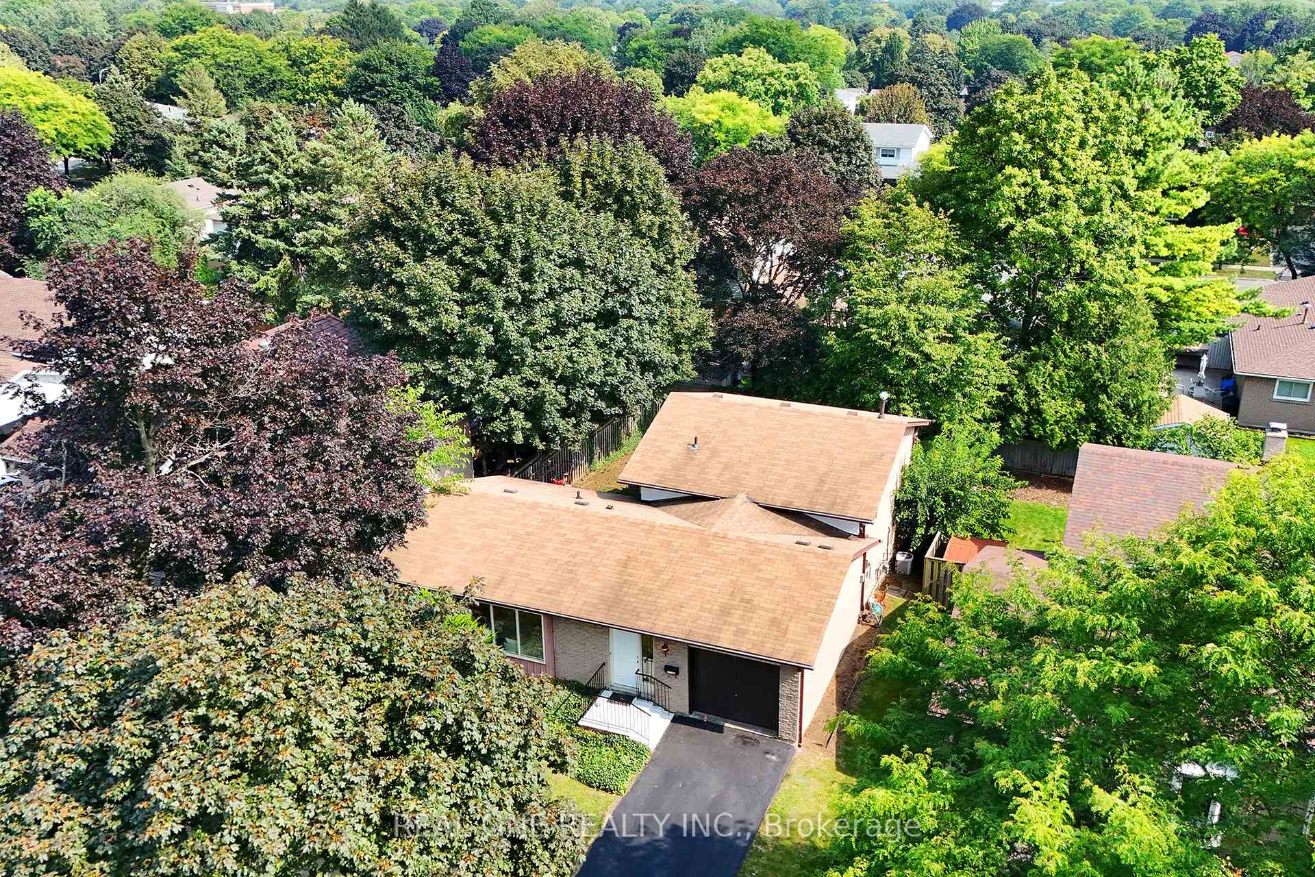 Photo 3 of 3148 Bentworth Drive, Burlington, Palmer — HOMEH