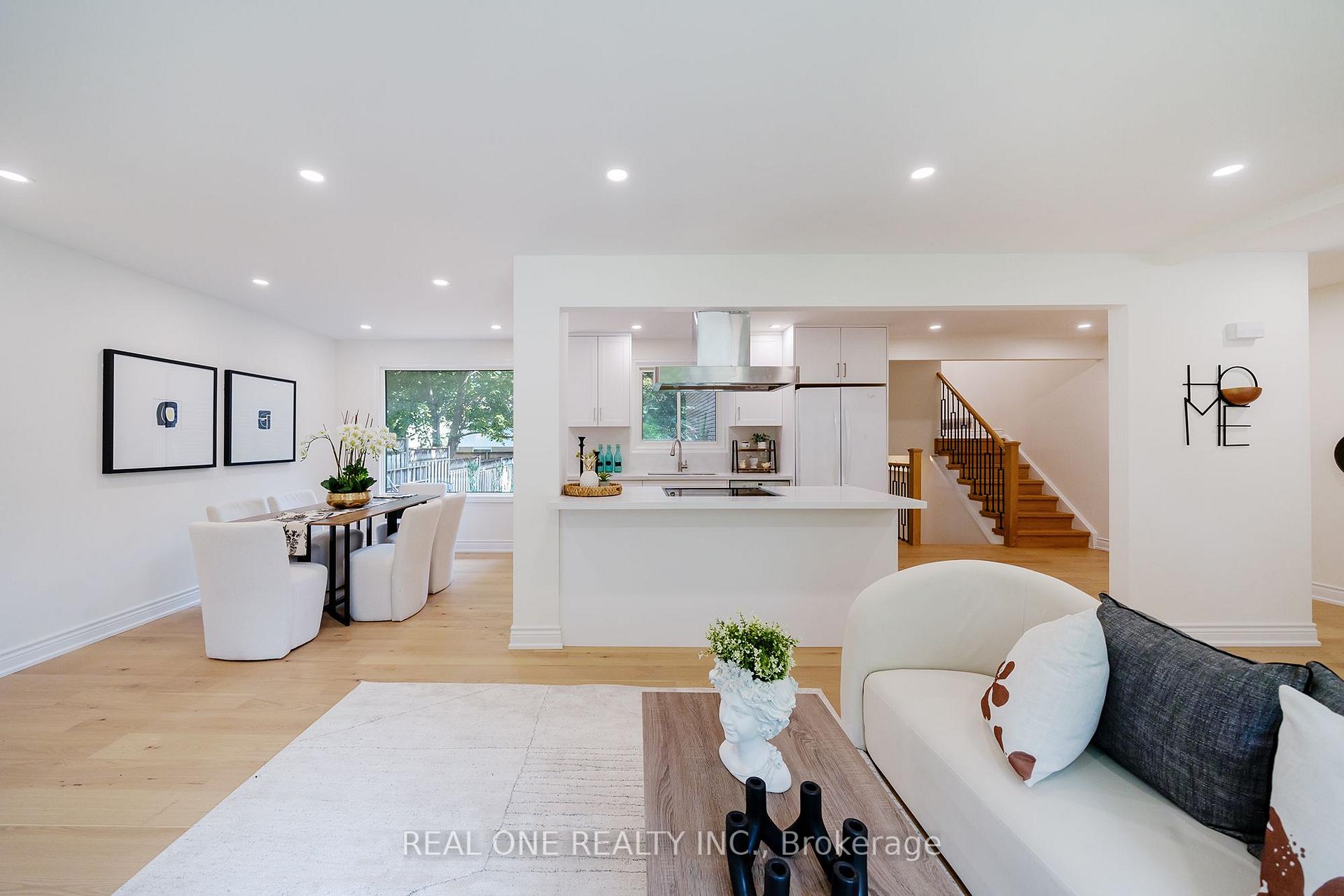 Photo 6 of 3148 Bentworth Drive, Burlington, Palmer — HOMEH