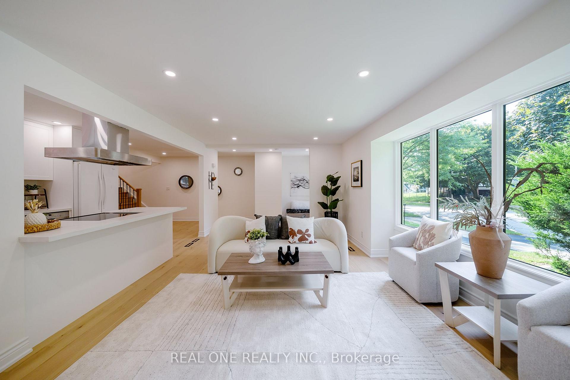 Photo 7 of 3148 Bentworth Drive, Burlington, Palmer — HOMEH